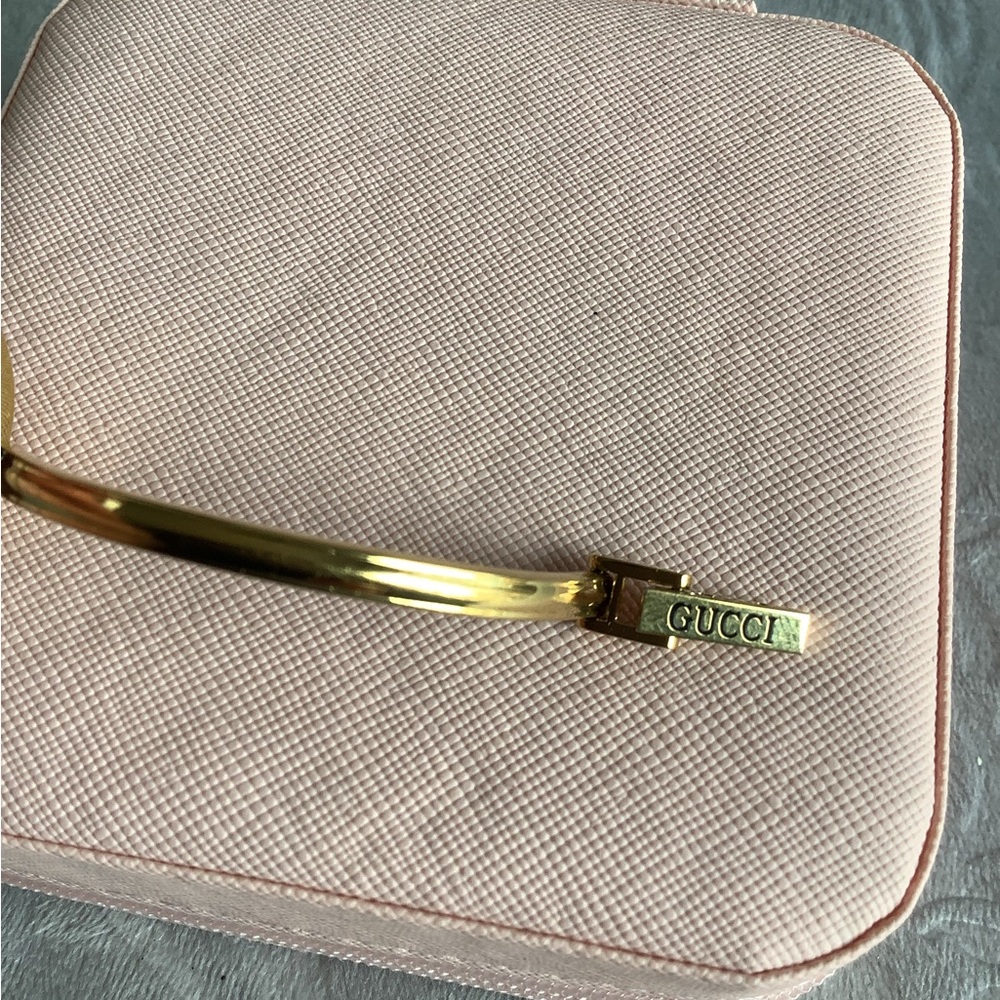 GUCCI bangle watch with set of bezels🧡🤍💙❤️ - Picture 6 of 7